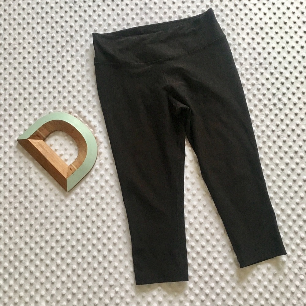 🚫SOLD Nike DriFit Workout Pant Capri Crop