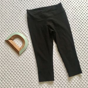🚫SOLD Nike DriFit Workout Pant Capri Crop
