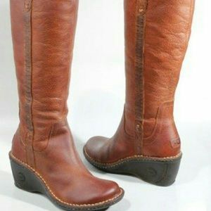 UGG Hartley low wedge boot. Tobacco-brown, sz 9.