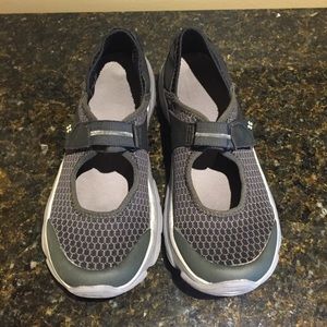 Naturalizer sneakers