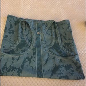 Lululemon size 4 top