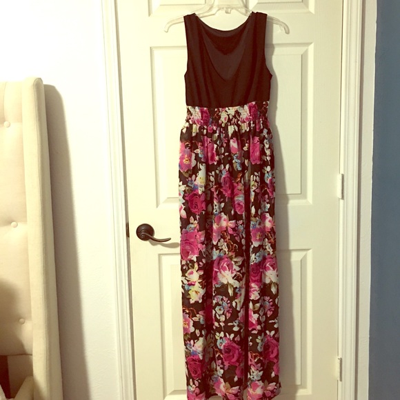Dresses & Skirts - Floral maxi dress