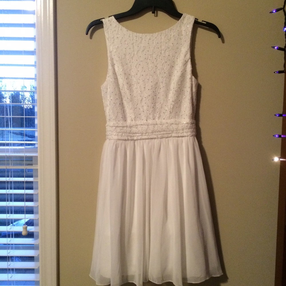 NWT White lace detailed dress