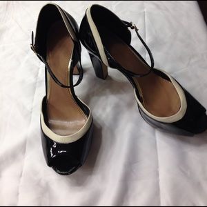 Jessica Simpson black and white heels👠👠👠