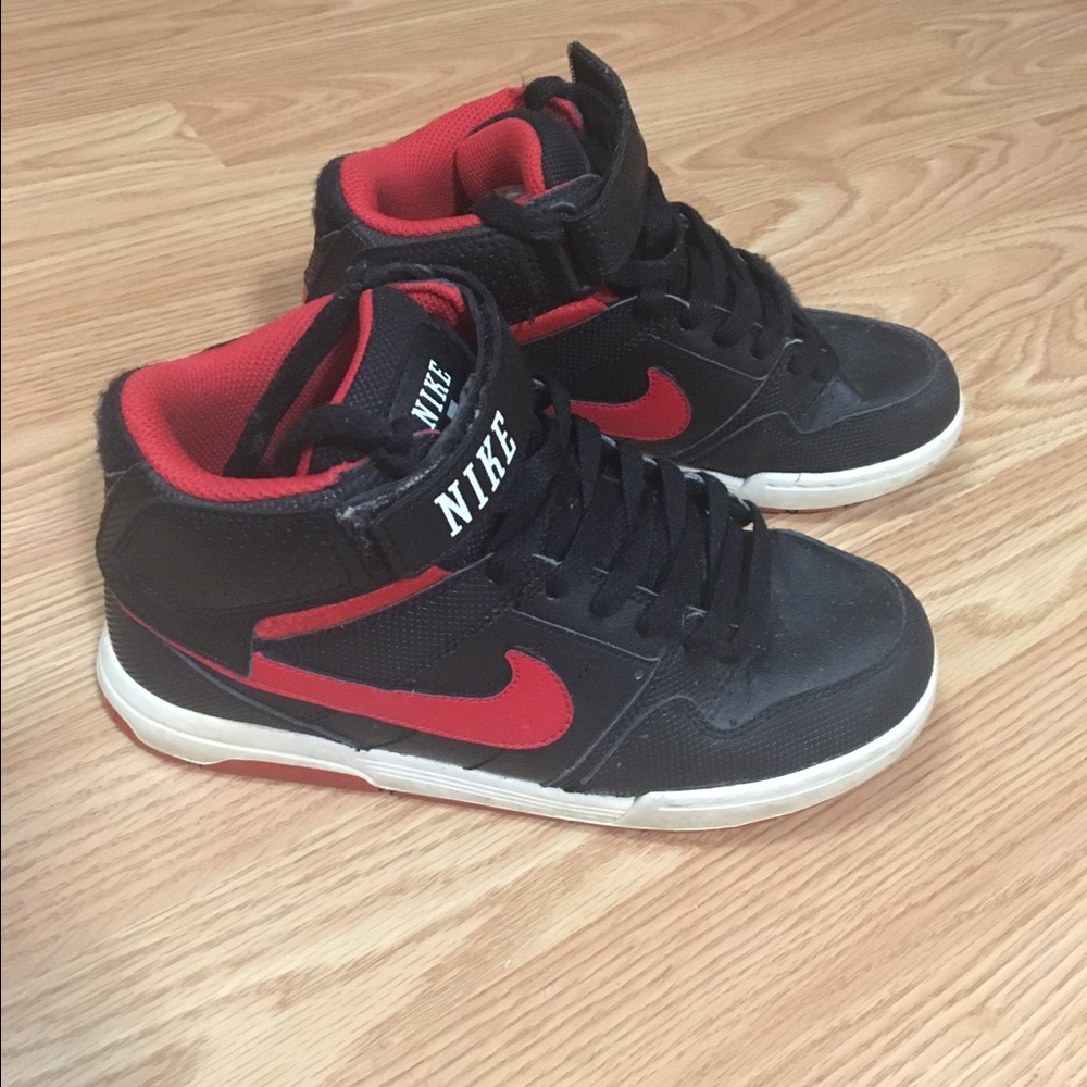 Boys Nike Mid Tops