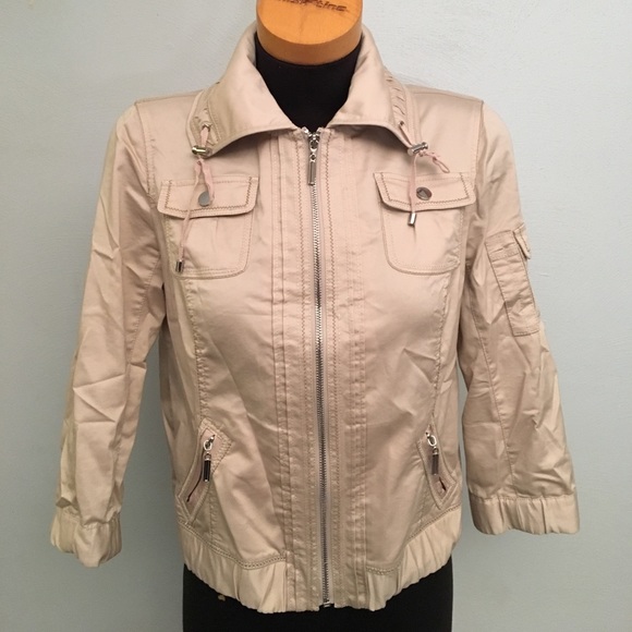 White House Black Market Jackets & Blazers - Like New WHBM Jacket