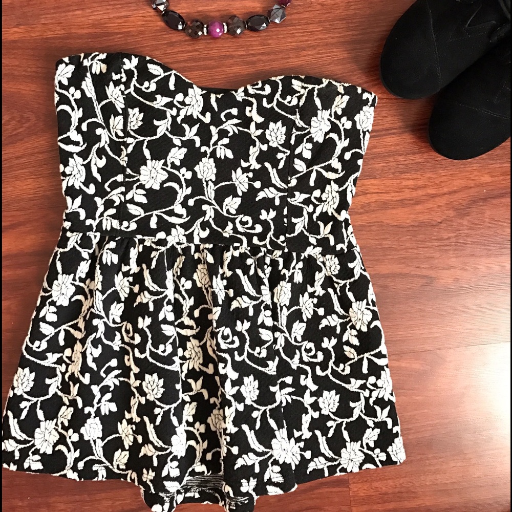 Urban outfitters floral sleeveless top