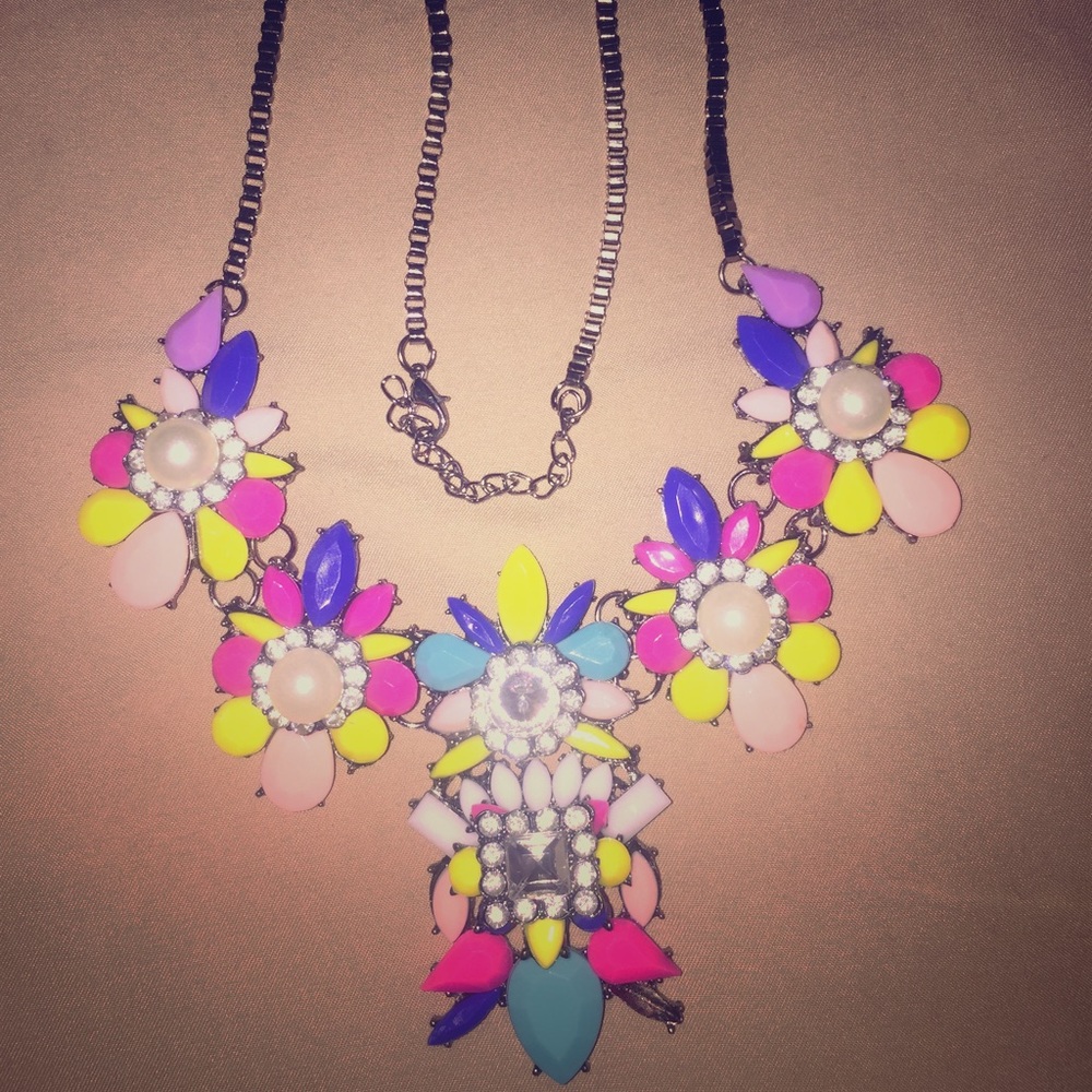 Colorful accent bib necklace