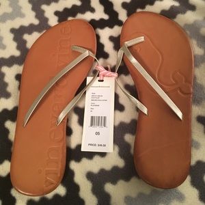 NWT Vineyard Vines Leather Flip Flops