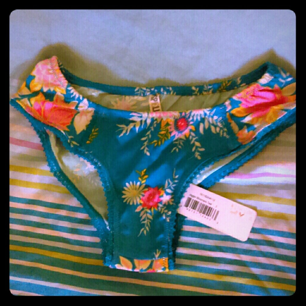 Spell and the Gypsy Jagger Bottoms S Top Bikini