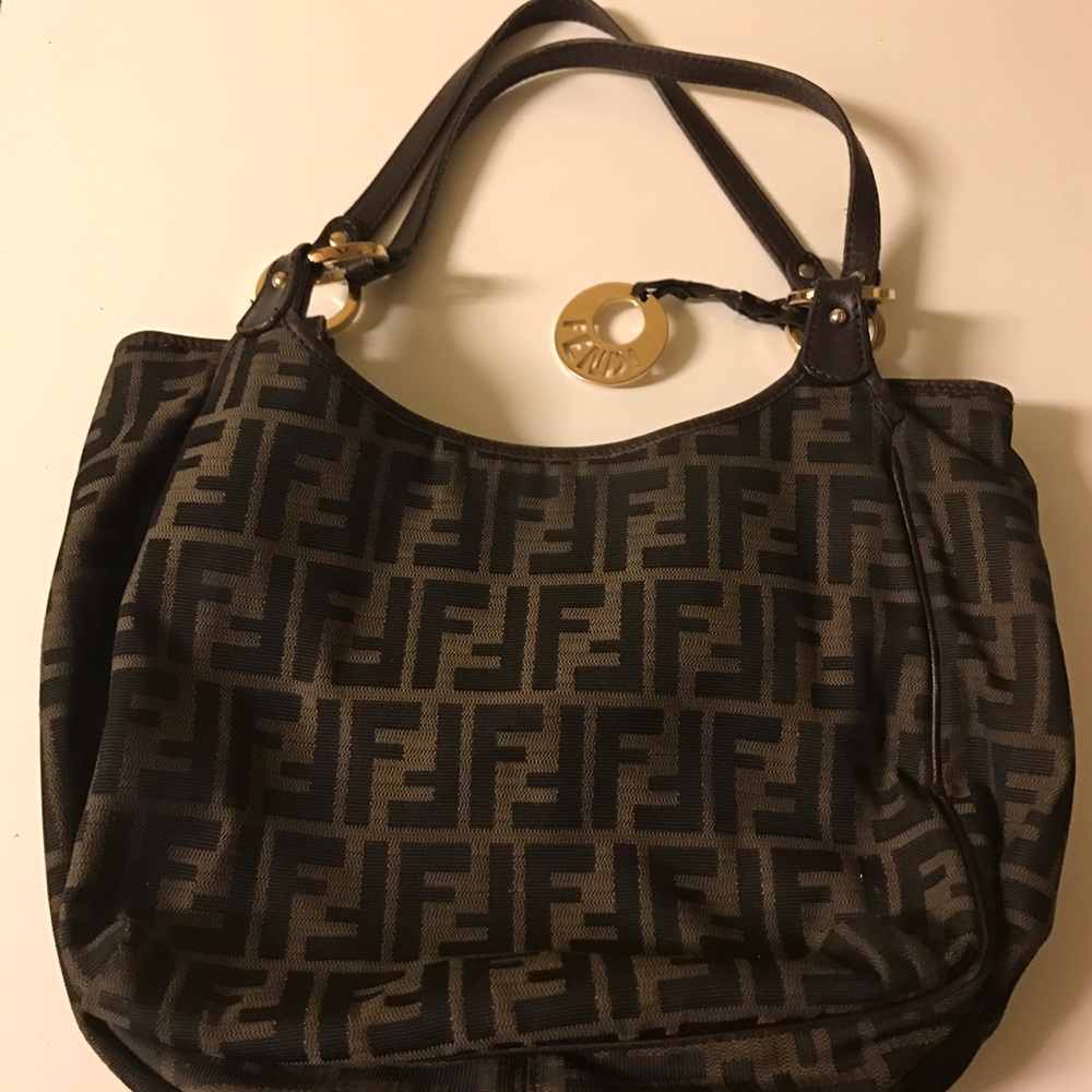 ⭐️sold ⭐️Fendi Shoulder Bag