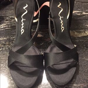 Nina Logan Black Luster shoes size 8