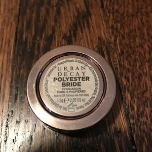 Urban Decay - Polyester Bride eyeshadow