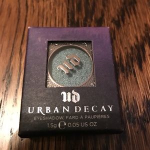 Urban Decay - Hijack eyeshadow NWT