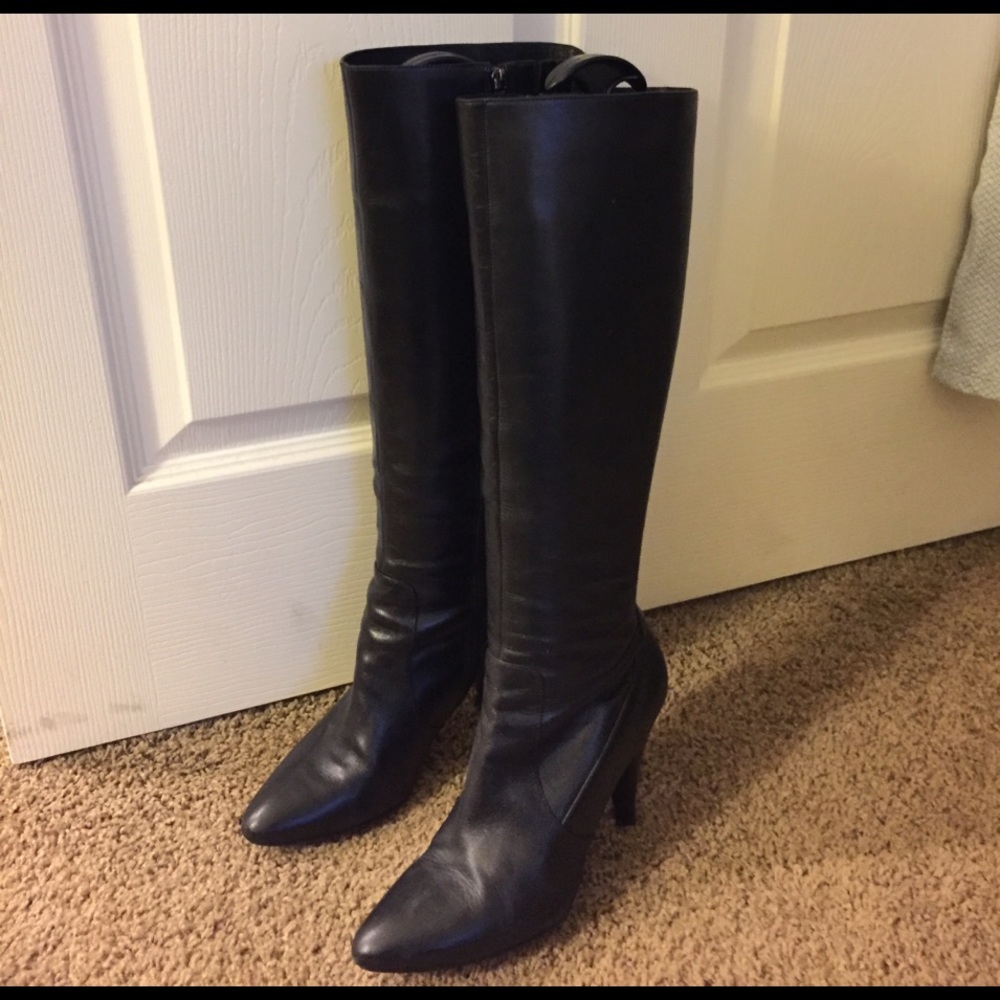 Gorgeous Via Spiga heeled knee high black boots