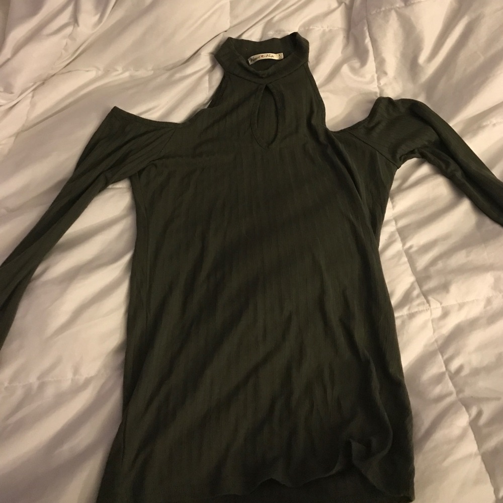 Long sleeve shoulder cut out