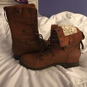 Combat boots