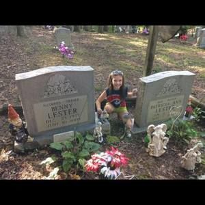 Meet your Posher, Olivia