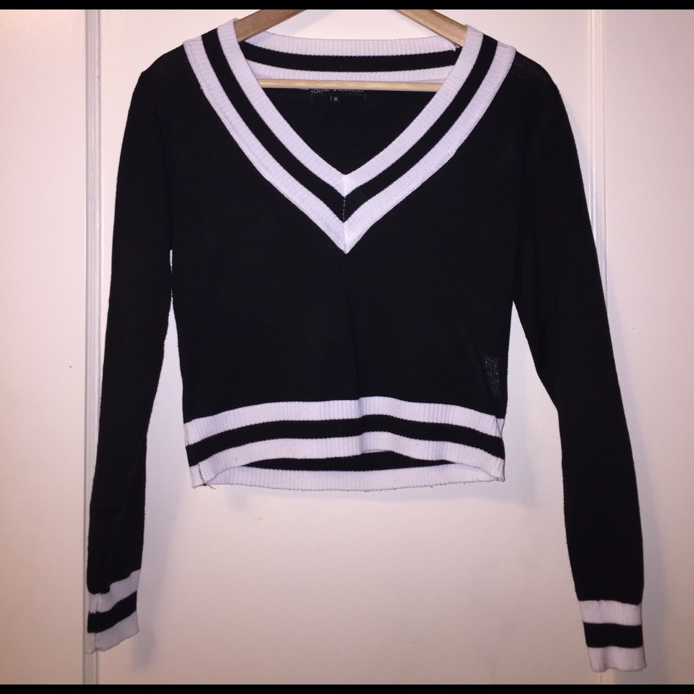 🎱 Vneck Sweater 🎱