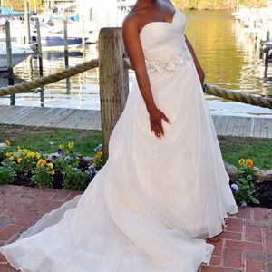Strapless wedding dress