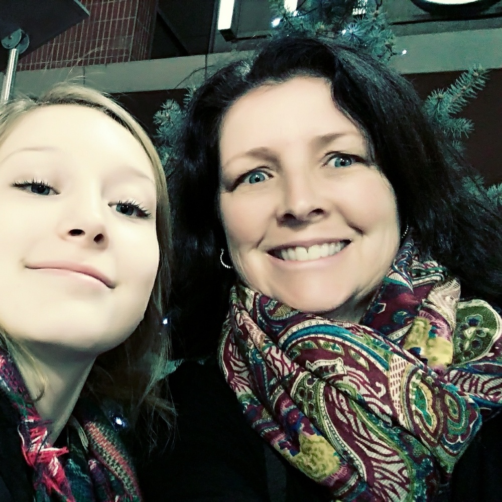 Meet your Posher, Beth. We are smoke and pet free.