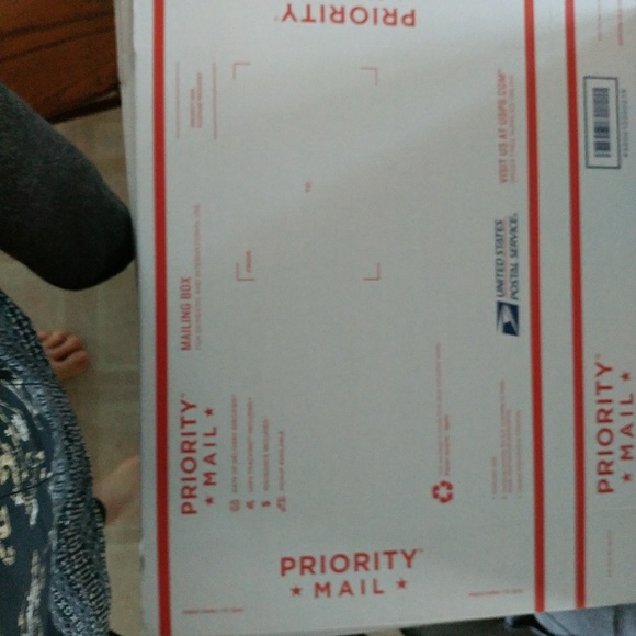 Meet your Posher, Beth. We are smoke and pet free. - Picture 4 of 8