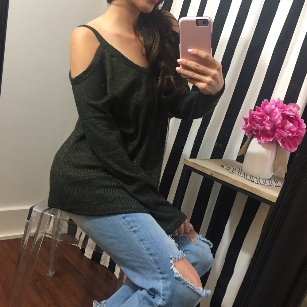 🆕Soft and Cozy Hunter Green LS Cold Shoulder Top
