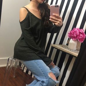 🆕Soft and Cozy Hunter Green LS Cold Shoulder Top