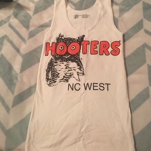 Hooters tank top