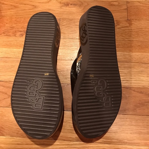 BCBG Flip flops - Picture 2 of 4