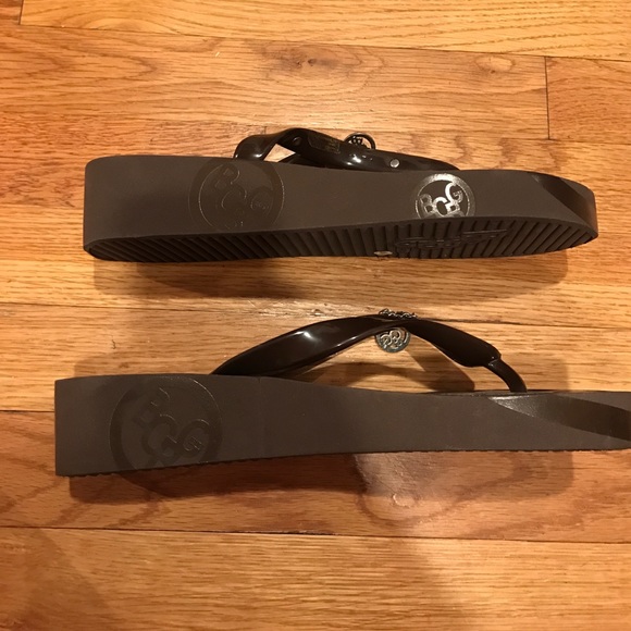 BCBG Flip flops - Picture 4 of 4