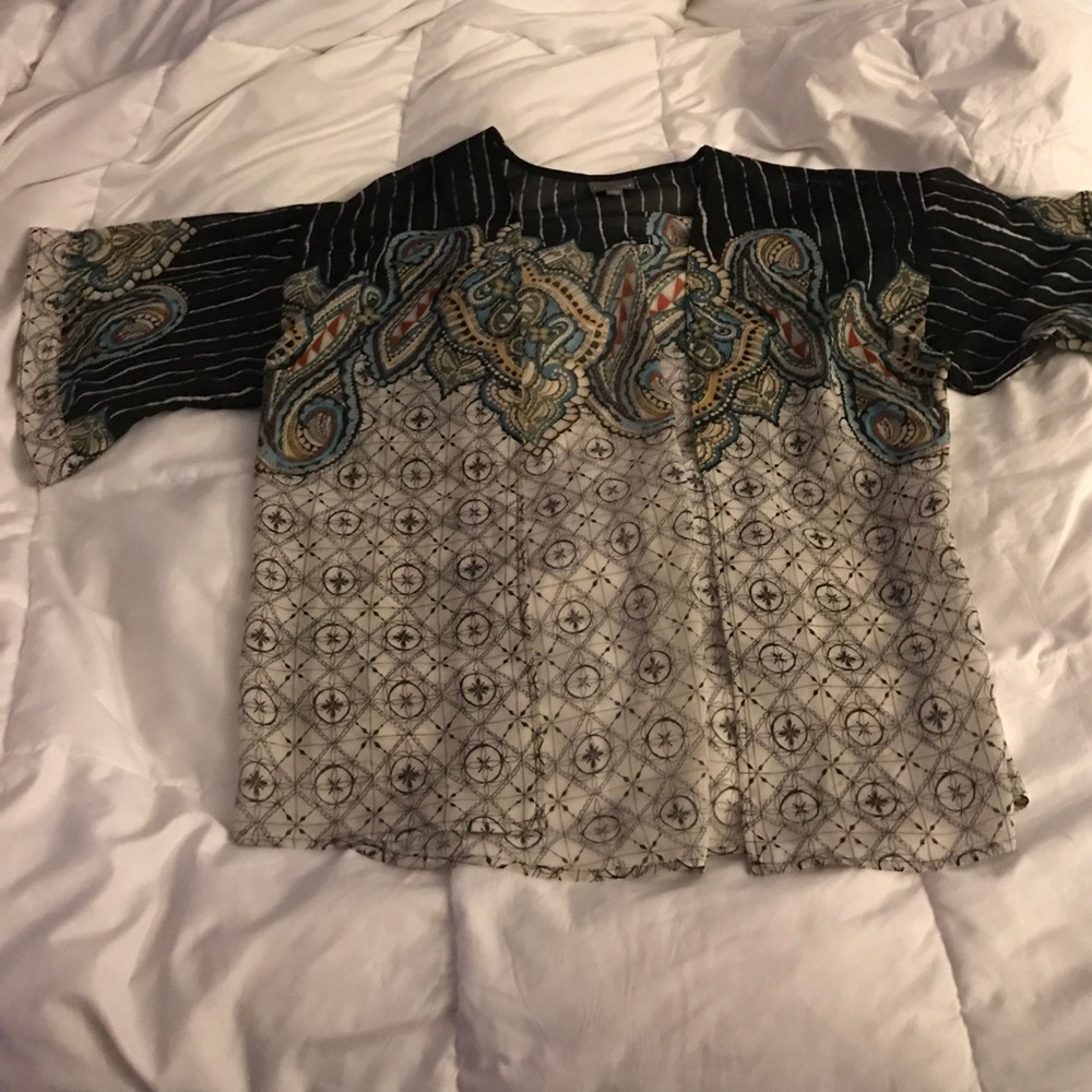 Multi patterned cardigan. Short sleeved