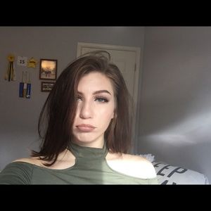 Meet your Posher, Courtney