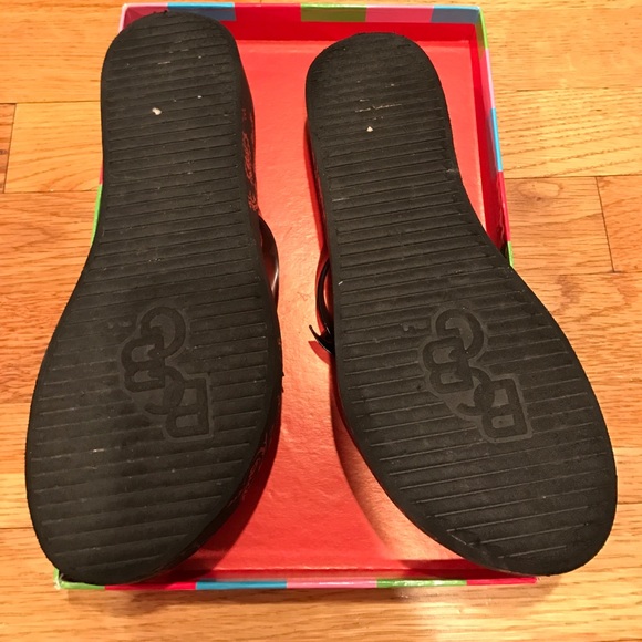 BCBG WEDGE FLIP FLOP - Picture 2 of 2