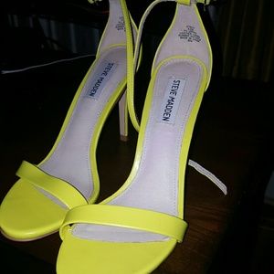 Yellow Steve Madden Sandals! 🌼