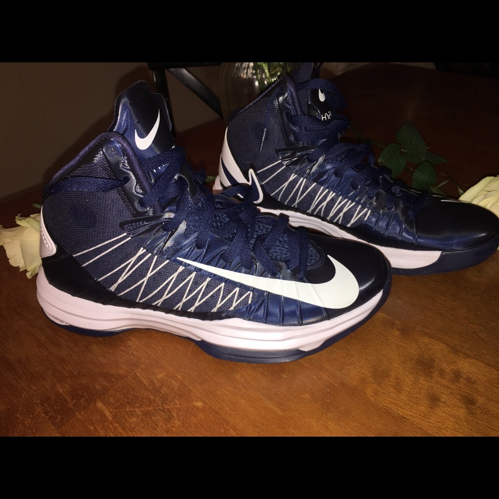 Men's Nike high top basket ball shoes