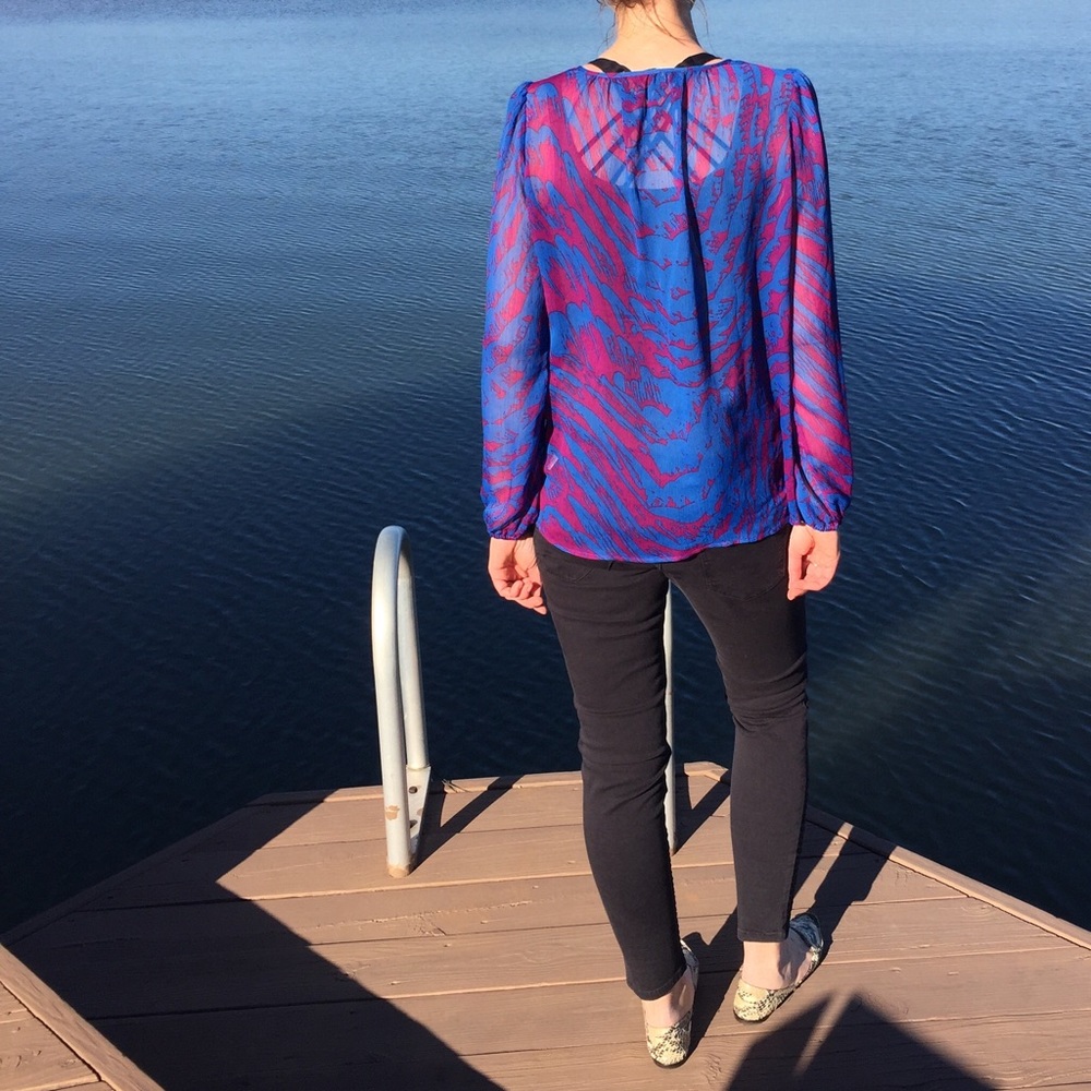 💙💜Express blouse💜💙 - Picture 2 of 5