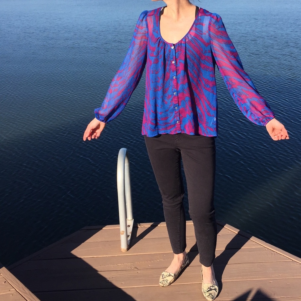 💙💜Express blouse💜💙 - Picture 3 of 5