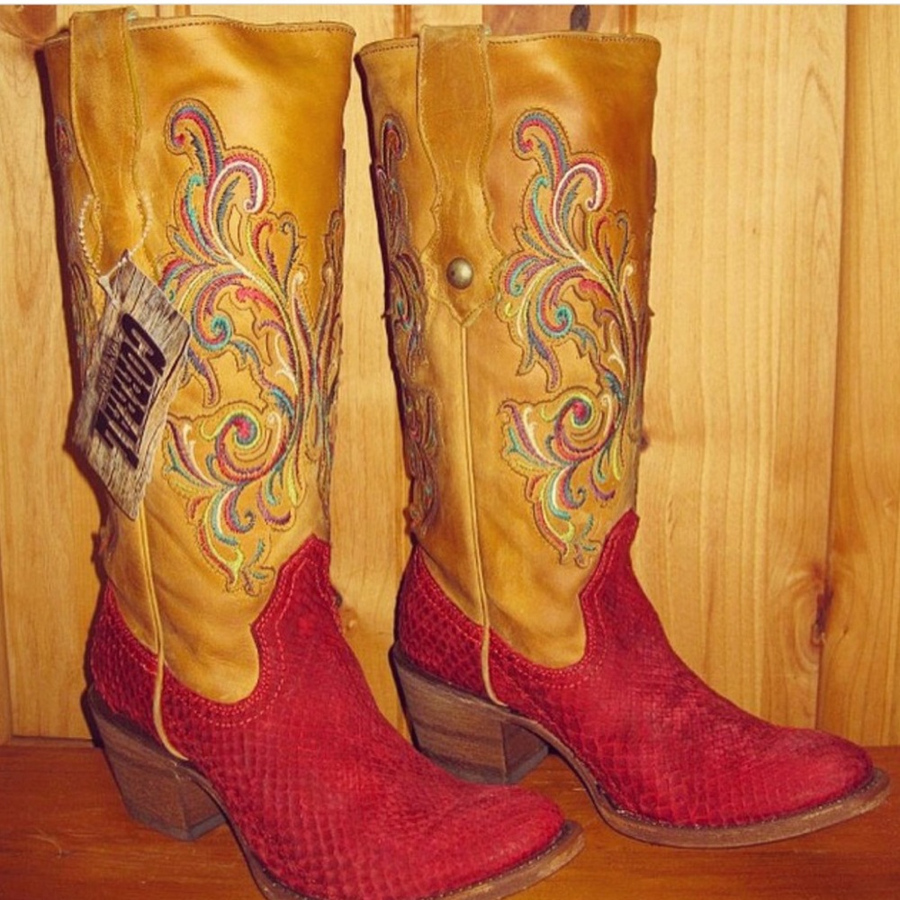 Red corral cowgirl boots . Wore them about 3xs