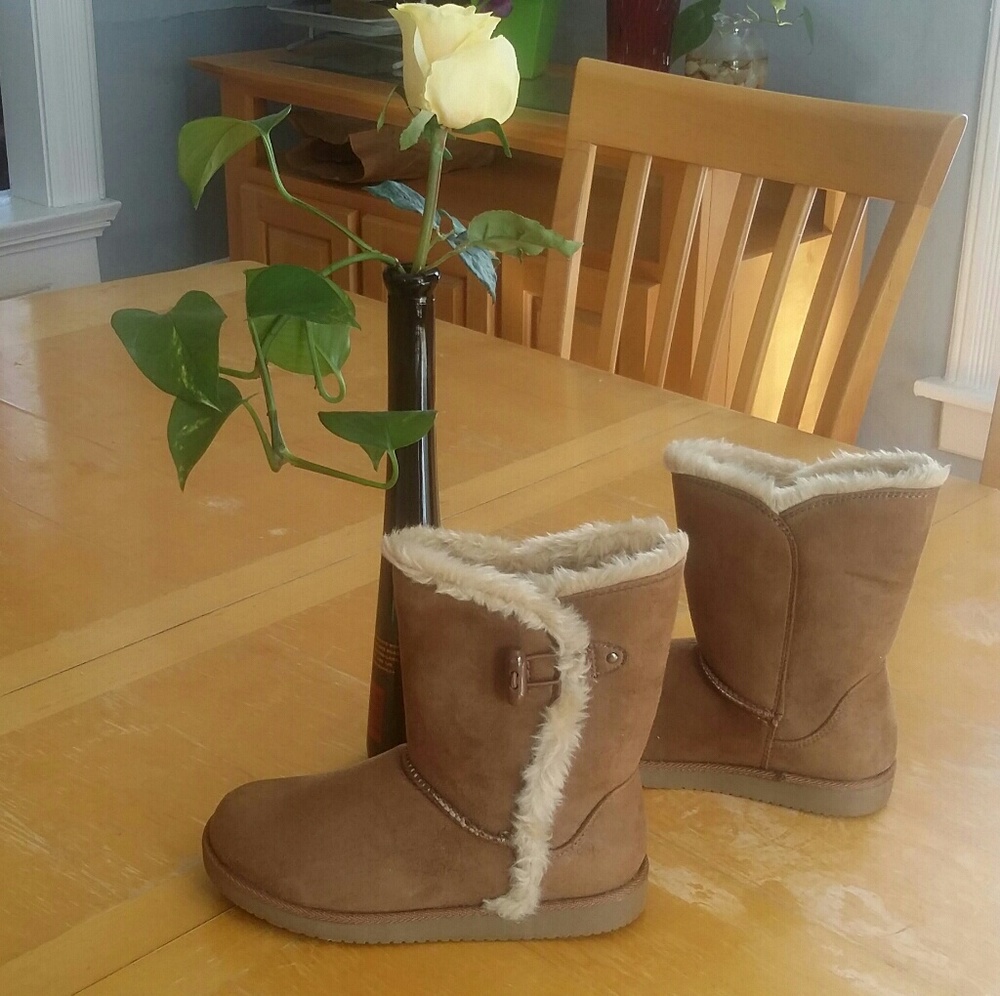 Brand New Airwalk  short comfy booties