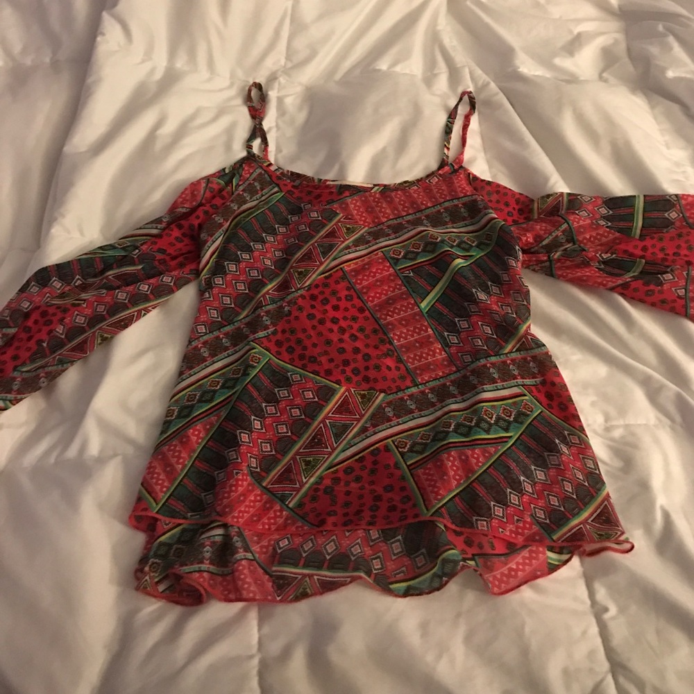 Quarter sleeved shoulder cut out