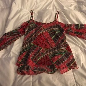 Quarter sleeved shoulder cut out