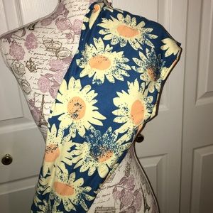 LuLaRoe TC Daisy print leggings fits ( 12-22)