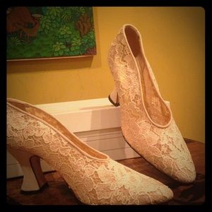 Vintage Via Spiga Lace Genna Champagne Pumps