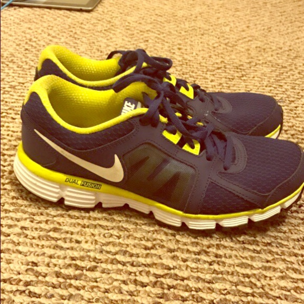 Nike dual fusion like new size 6