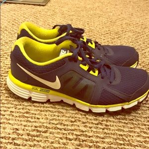 Nike dual fusion like new size 6