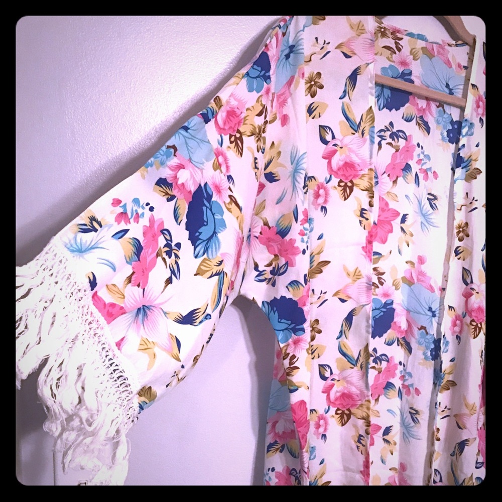 ✨SOLD✨ Gorgeous floral kimono cardigan, M/L