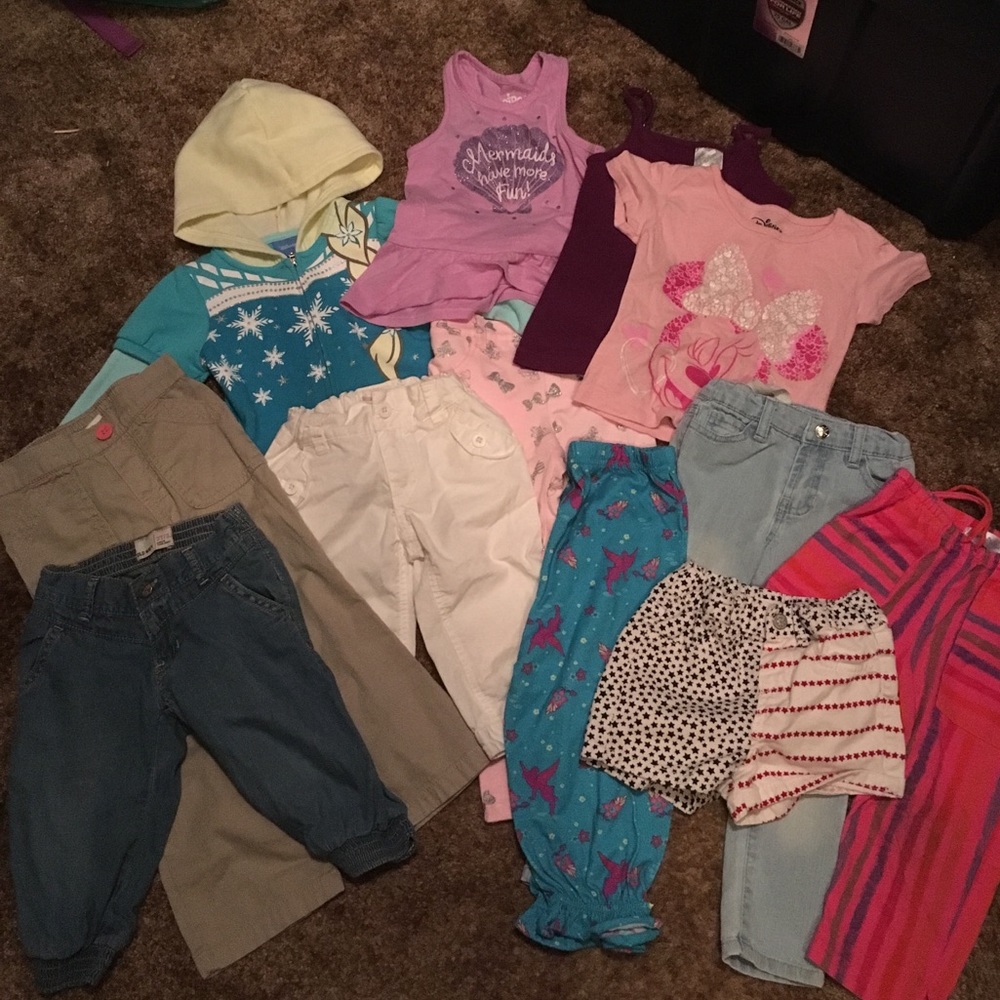 Lot of 12 girls clothes 3T