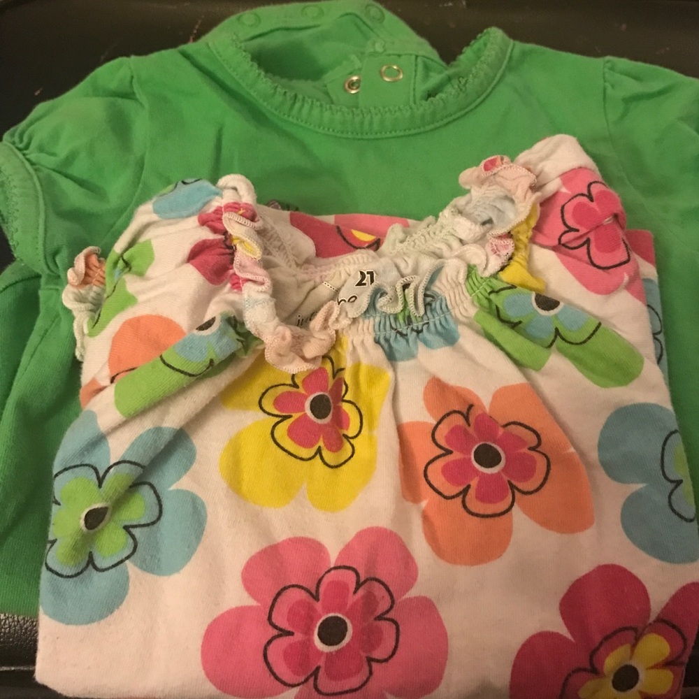 2 short sleeved shirts