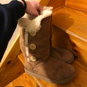 tall chestnut bailey button uggs